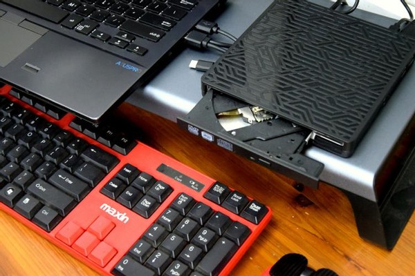 免驱刻录光驱,一专且多能