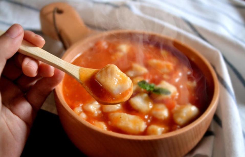 番茄鱼怎么做汤色好看,番茄鱼怎样做好吃而且简单