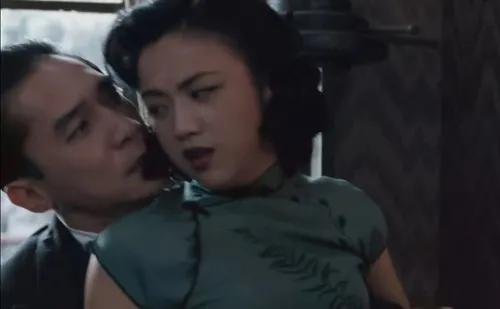 从湖上青玉柳到沪上*欲情**流？大男孩霍尊长文回应陈露的指控并致歉