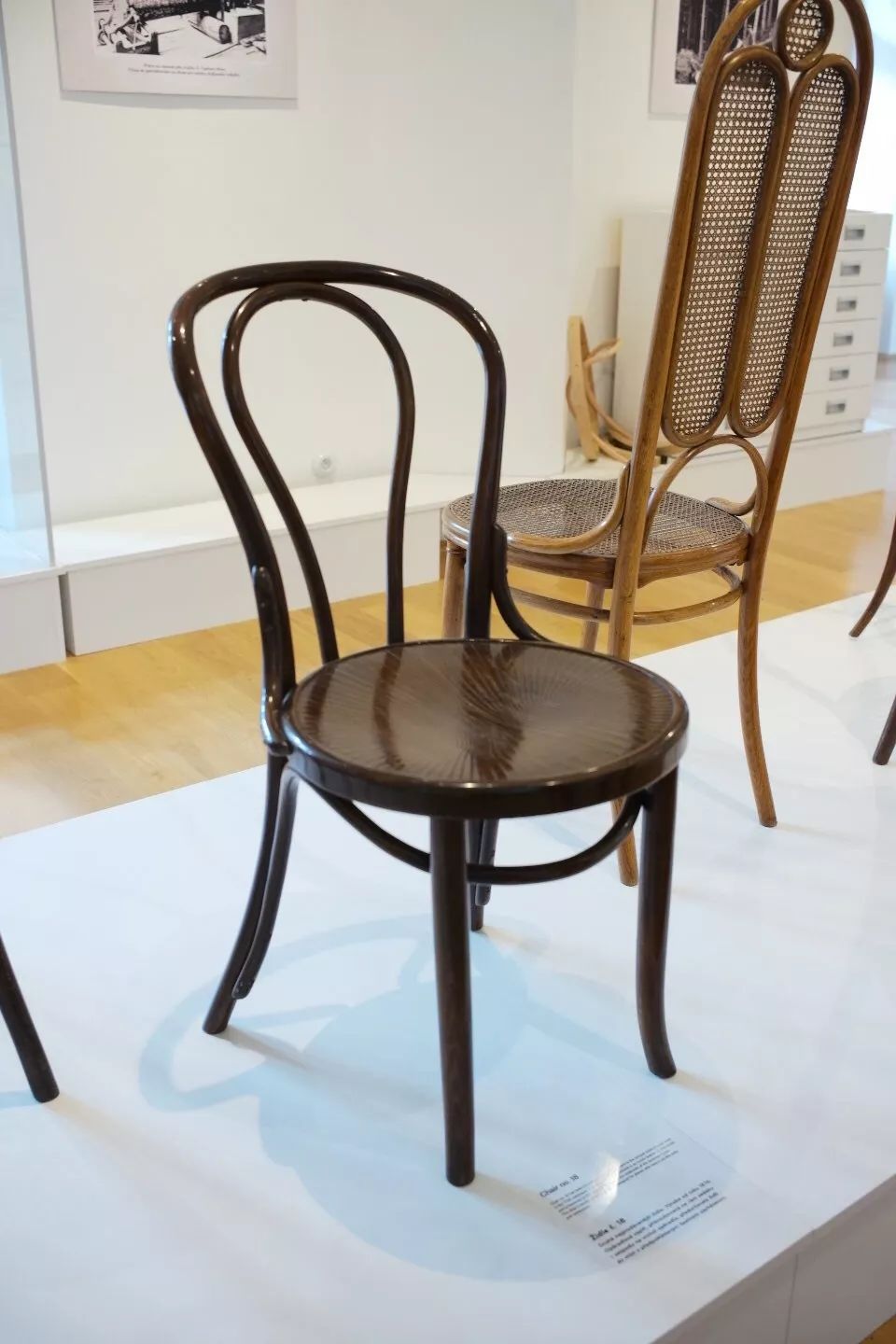 探访TON工厂看经典椅子背后的故事|疯狂24h我们去捷克干了啥?