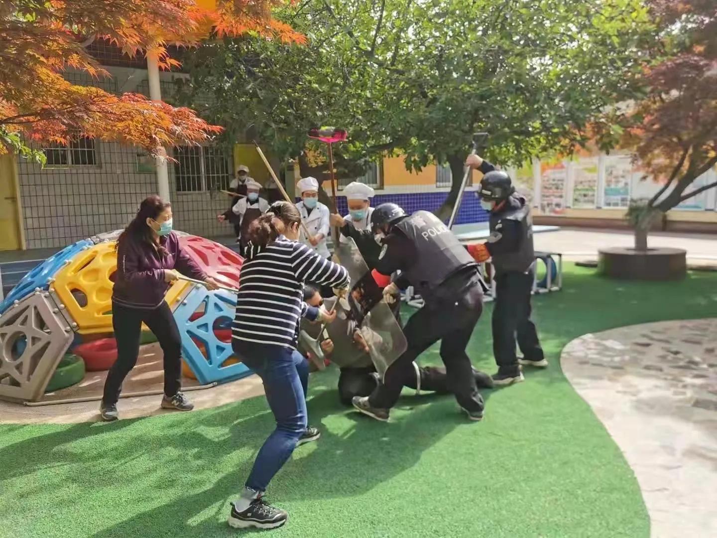 港城街道中心幼儿园防暴演练,金石头幼儿园防暴安全演练