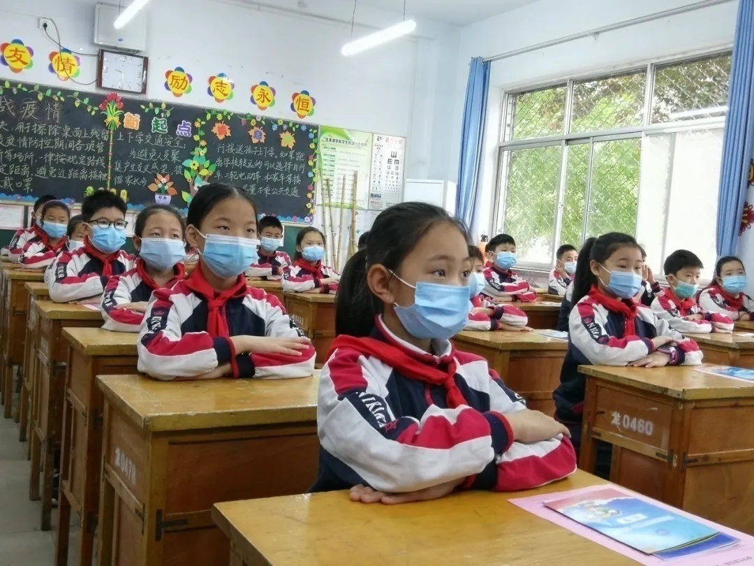 雪峰小学开学第一天的视频,桃源小学开学第一天