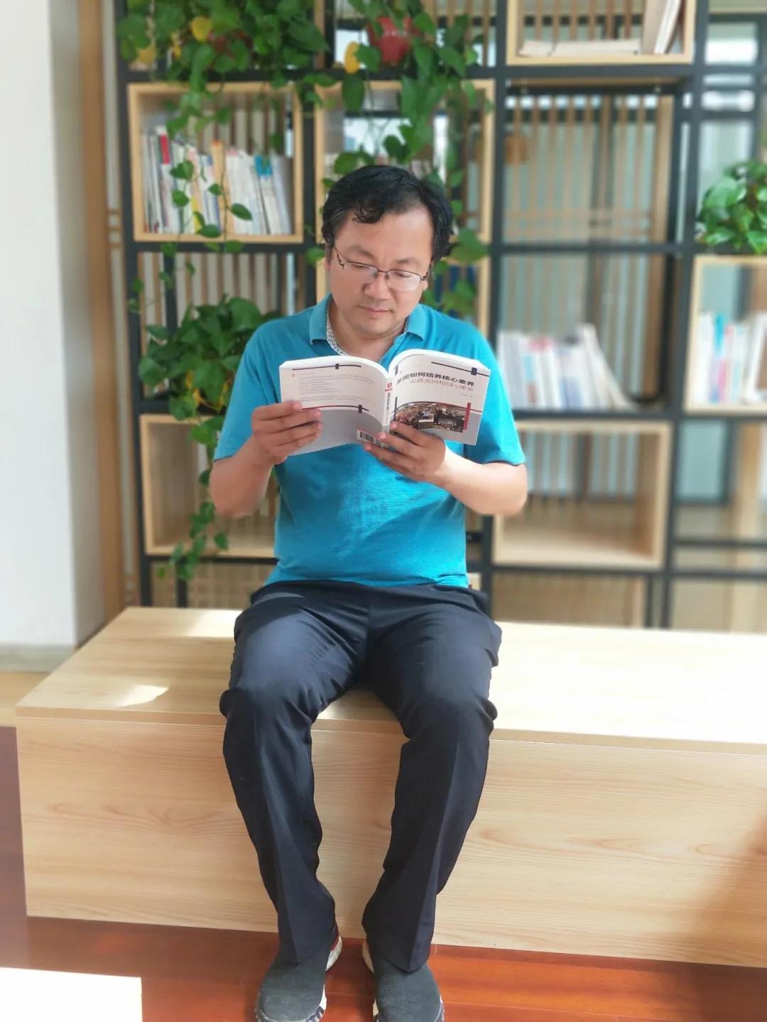 教师如何培养小学生的阅读能力,小学教师靠阅读成功