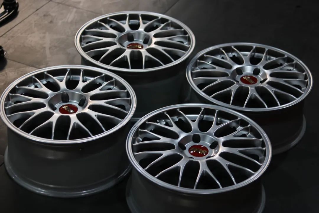 怪兽改造跑车视频,宝马f20120改装