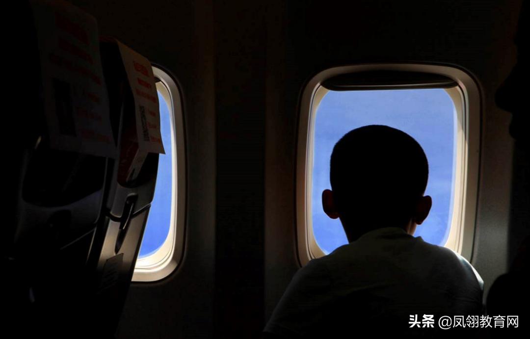 空姐工作时面带微笑，下班后却是各种mmp？