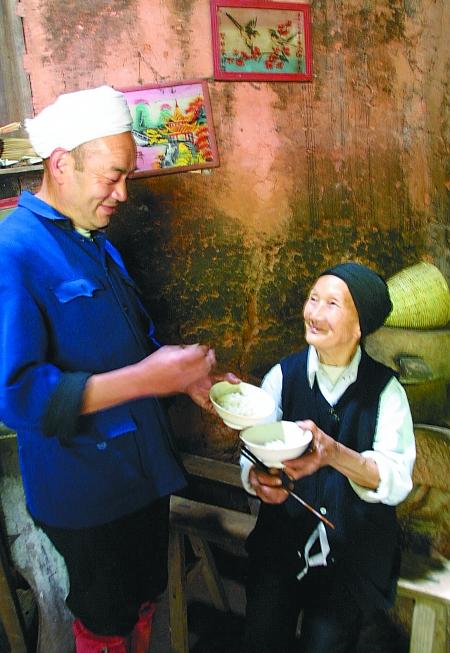 重庆小伙带29岁寡妇隐居深山50年,29岁寡妇跟19岁小伙私奔隐居深山