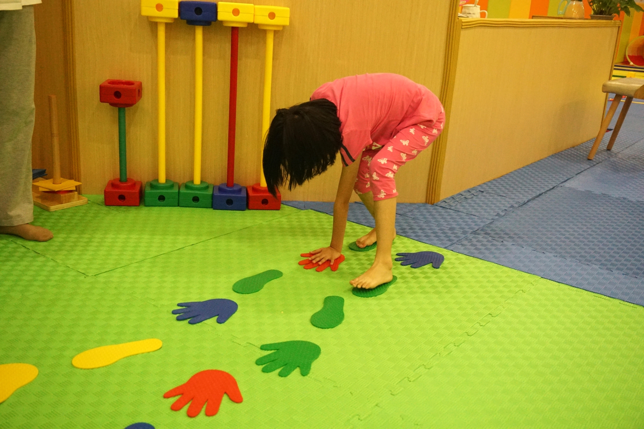 小孩迟迟不开口说话应该怎么办,孩子迟迟不开口说话怎么办