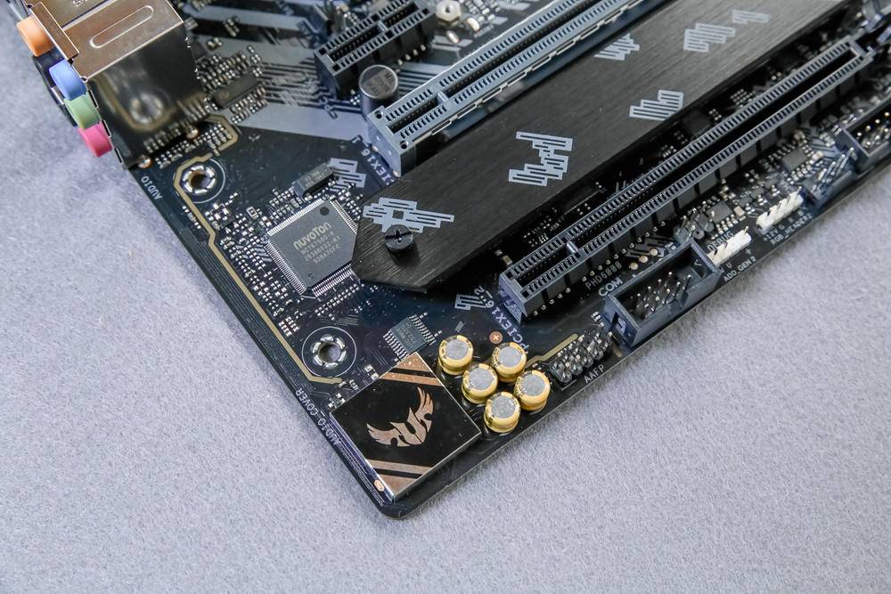 华硕b550重炮手与b550吹雪主板,华硕b550是atx大板吗