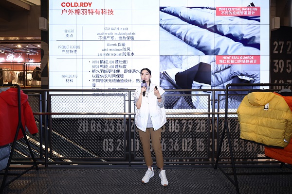 阿迪达斯ozweego春季新款,阿迪达斯新品来袭