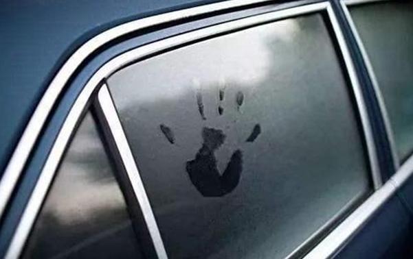 车上挡风玻璃起雾怎么办,大雾天车内挡风玻璃起雾