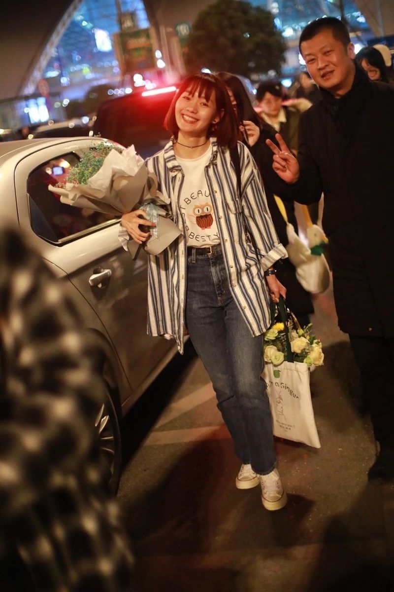 段奥娟蓝色衣服,段奥娟机场绿衣