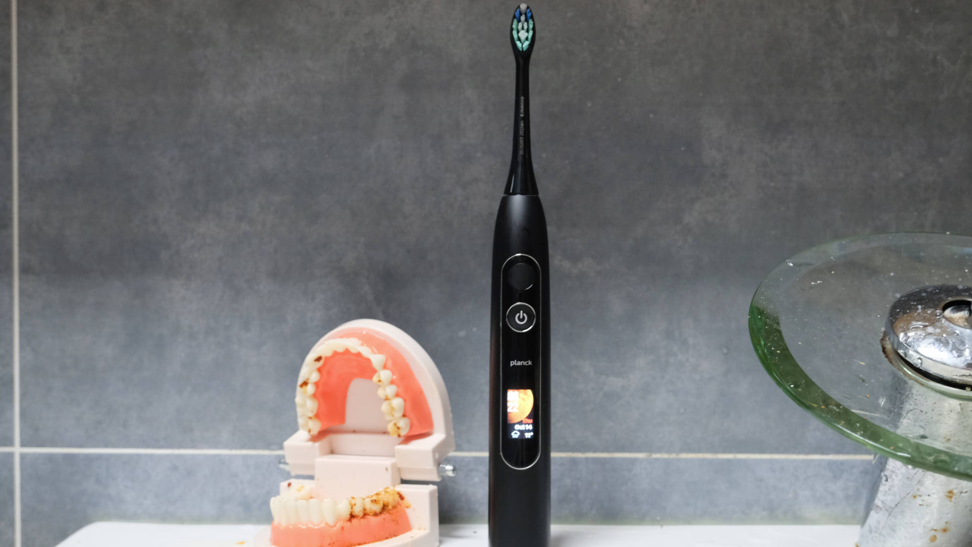 种植牙推荐电动牙刷,根据自己的牙选择电动牙刷