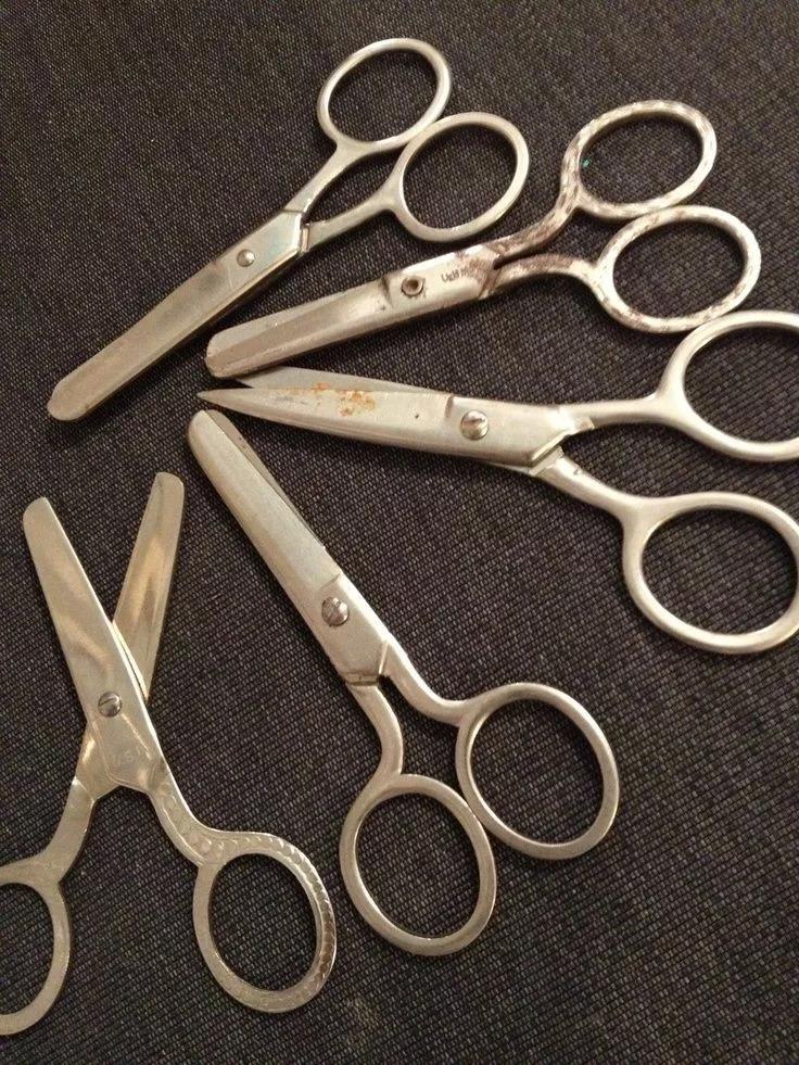 洗完的衣服发黄是怎么回事,白衣服发黄不要扔洗衣店教你一招