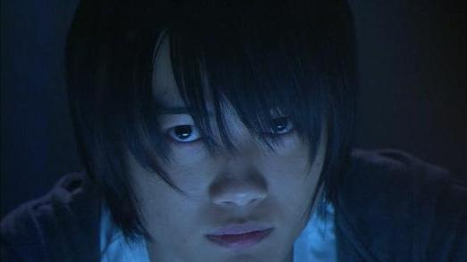 读《变身》：“我”变成了另一个人，这样活着，还不如死去