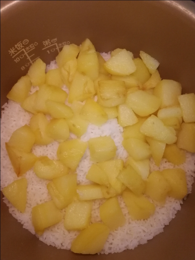 禁海了没有鲜海虾怎么办?瑶柱虾米也能柯出一锅好饭,味更咸香