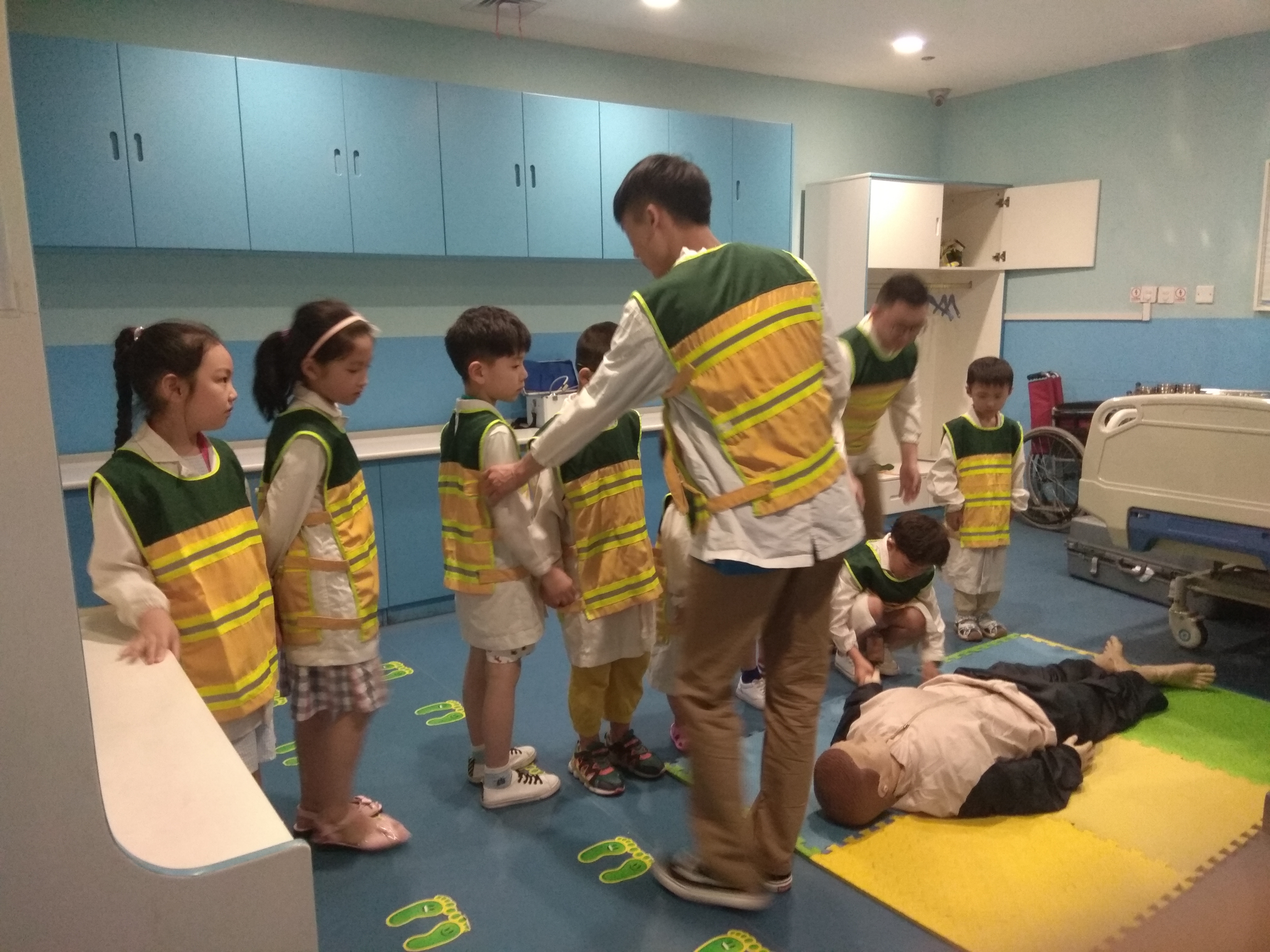 暑期狂欢--彤*妞小**第一次体验麦鲁小城，嗨翻喽