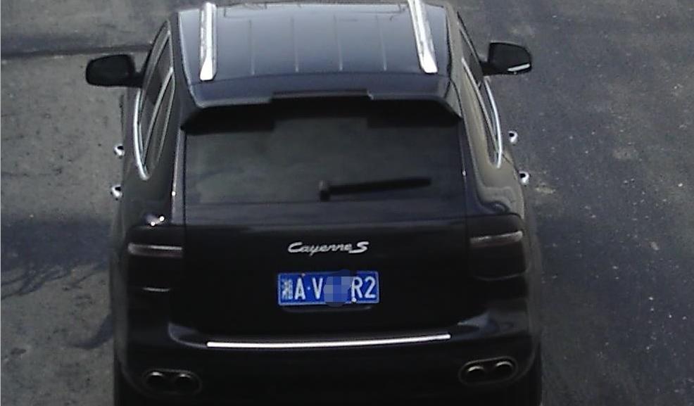 长沙保时捷停车被堵,长沙保时捷被扣