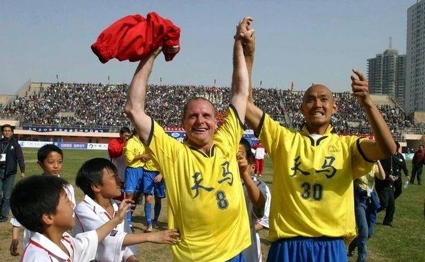 那个在兰州踢过甲B的英国天才:是酒鬼是性瘾者,半生被骂蠢货!