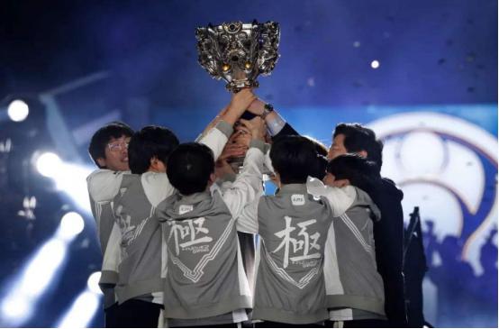 熊猫tv倒闭前放飞自我,熊猫直播pdd