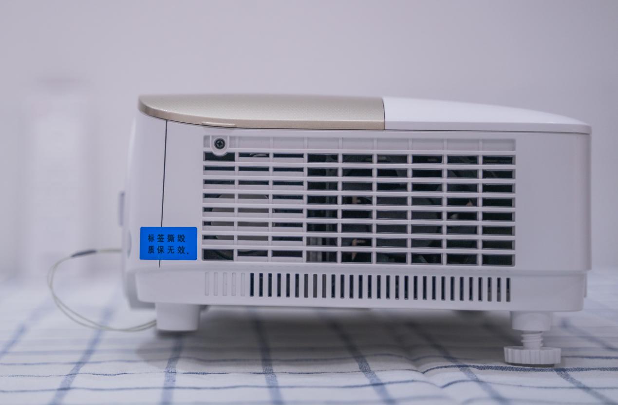 喜欢看电影买电视还是投影仪,喜欢看电影买投影仪