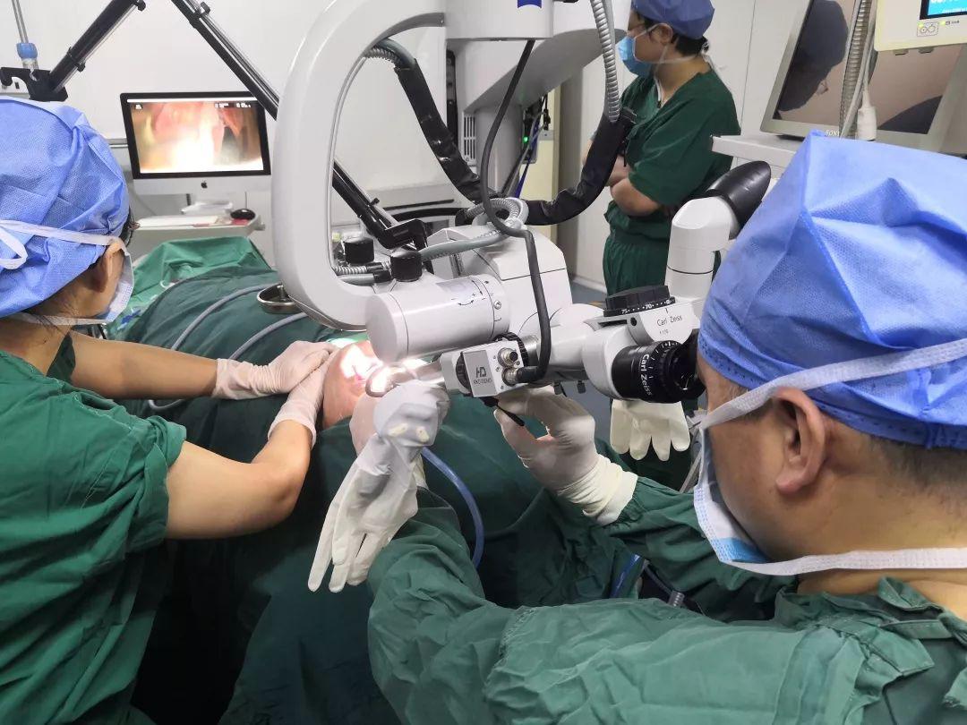 可怕！老人声音嘶哑到医院居然查出喉癌