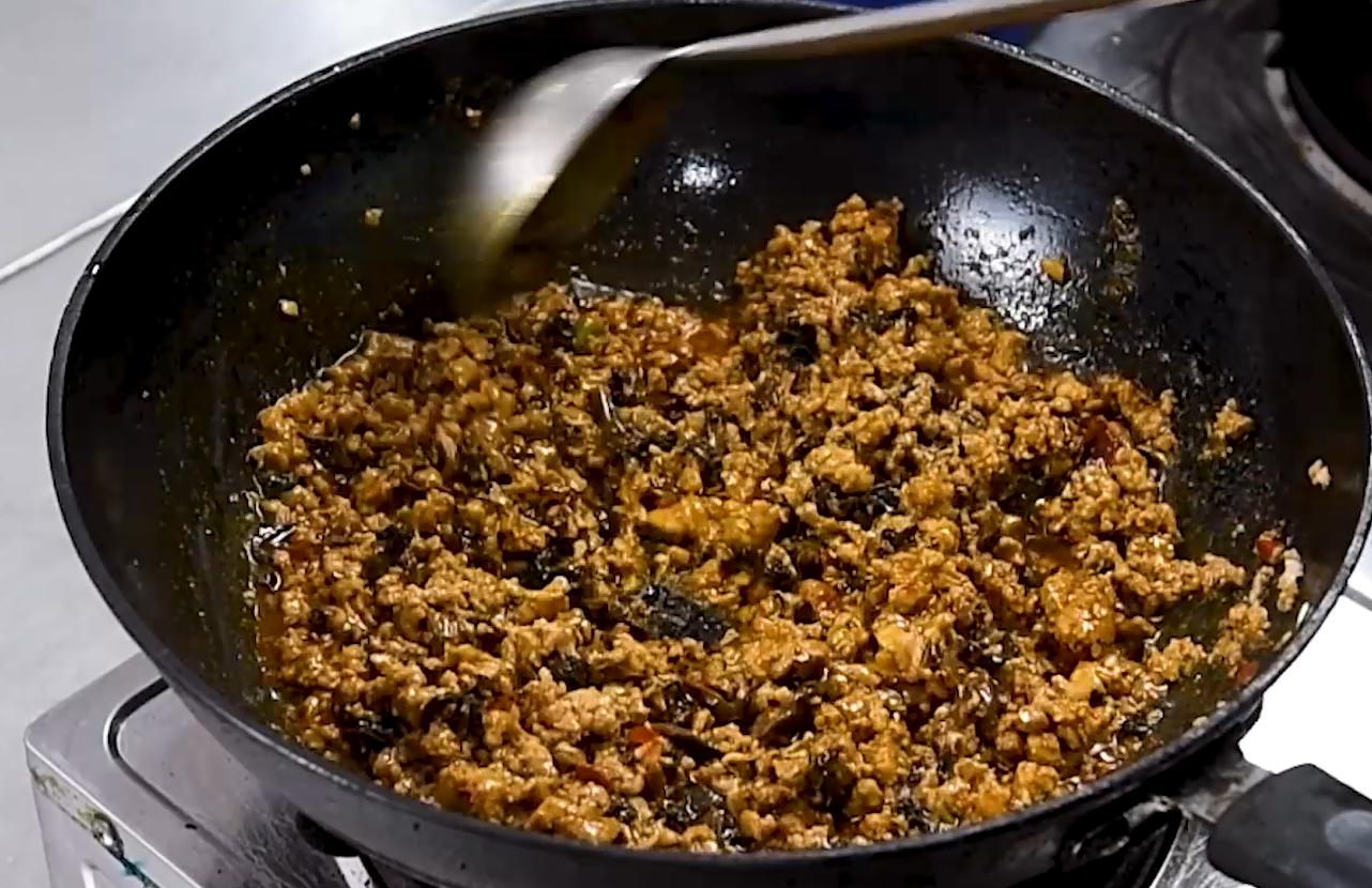 正宗的酸辣粉配方制作视频,酸辣粉的做法大全视频播放