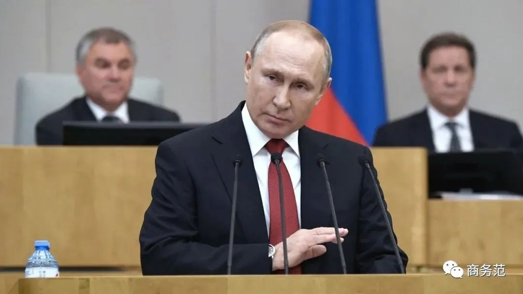 为什么有钱人喜欢穿黑色,喜欢穿蓝色衣服的男人