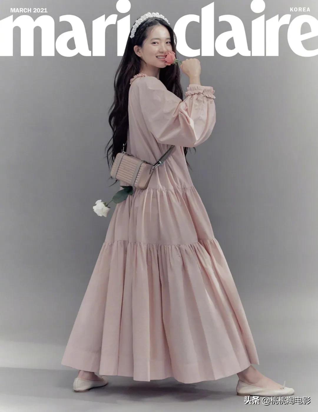 金泰梨杂志写真图文,女星金泰梨穿圣诞小鹿装跳舞