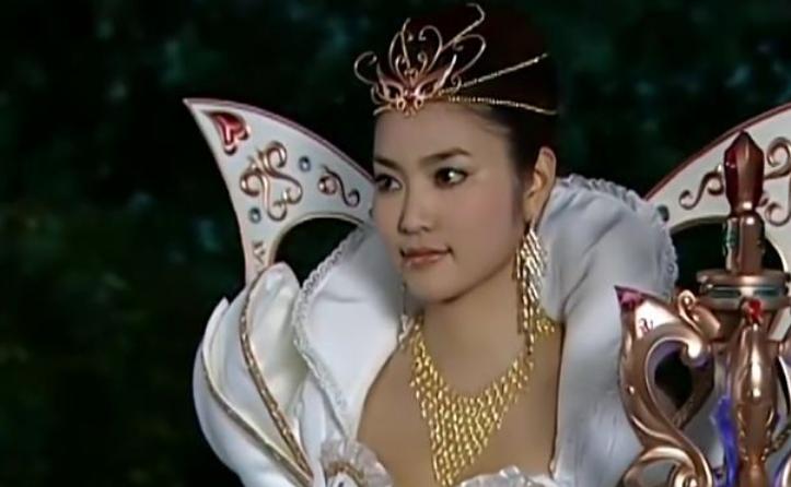 还记得巴啦啦小魔仙中的美雪吗,巴啦啦小魔仙女王真人照片