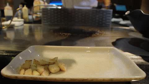 铁板多次烧红会怎么样,铁板上面放油一烧就蒸发了