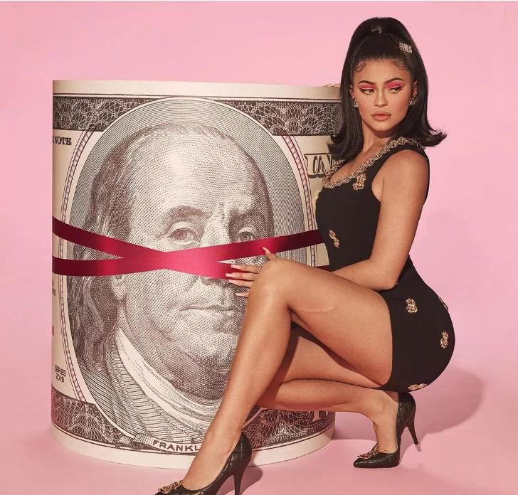 在折腾嘴唇这件事上,大家都一样