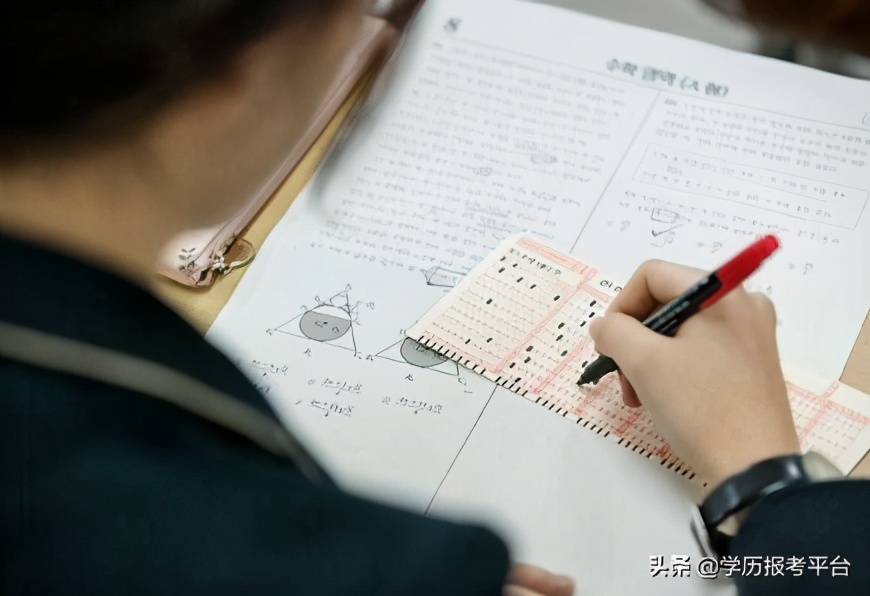 对答案和出成绩,2020各地中考政治练习题及答案