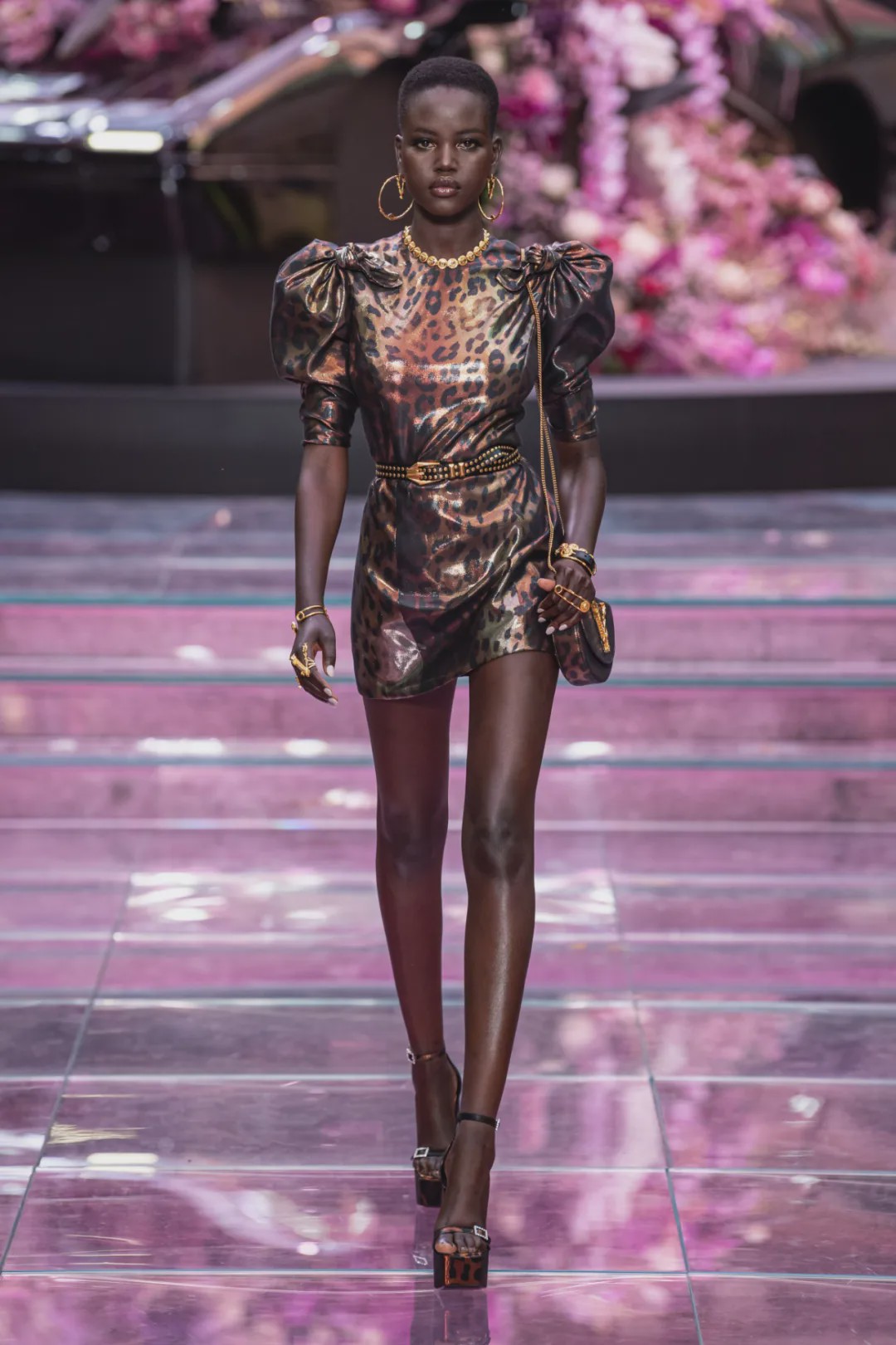 dior璞圭汗鐨崏,dior璞圭汗濂抽瀷