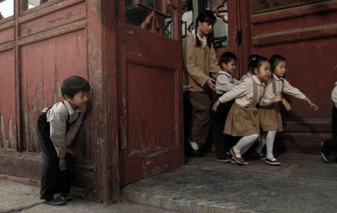 孩子被其他同学排斥孤立很伤心?不用担心,五个方法有效解决难题