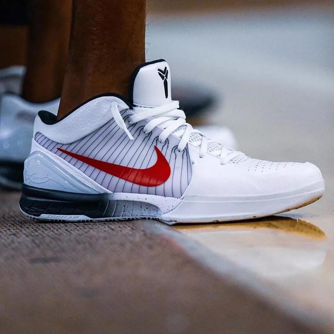 科比生涯最高分穿什么鞋,科比五名人堂配色nba上脚