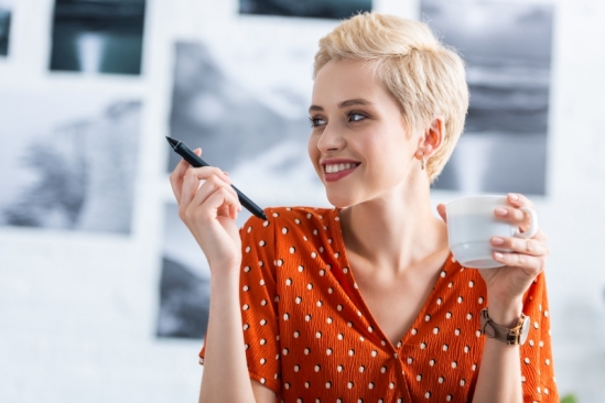 化妆粉底液和隔离防晒顺序,化妆的正确步骤教程粉底液