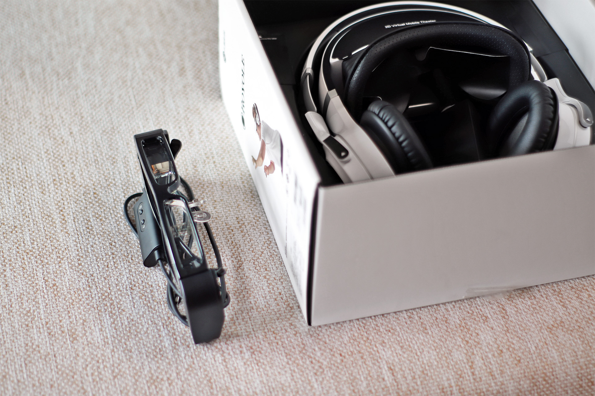 忘掉GoogleGlass,看这边｜EpsonMOVERIOBT-30C智能眼镜体验