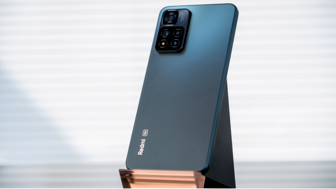 这几款手机性价比突出，拍照强悍，香港人来深圳排队买