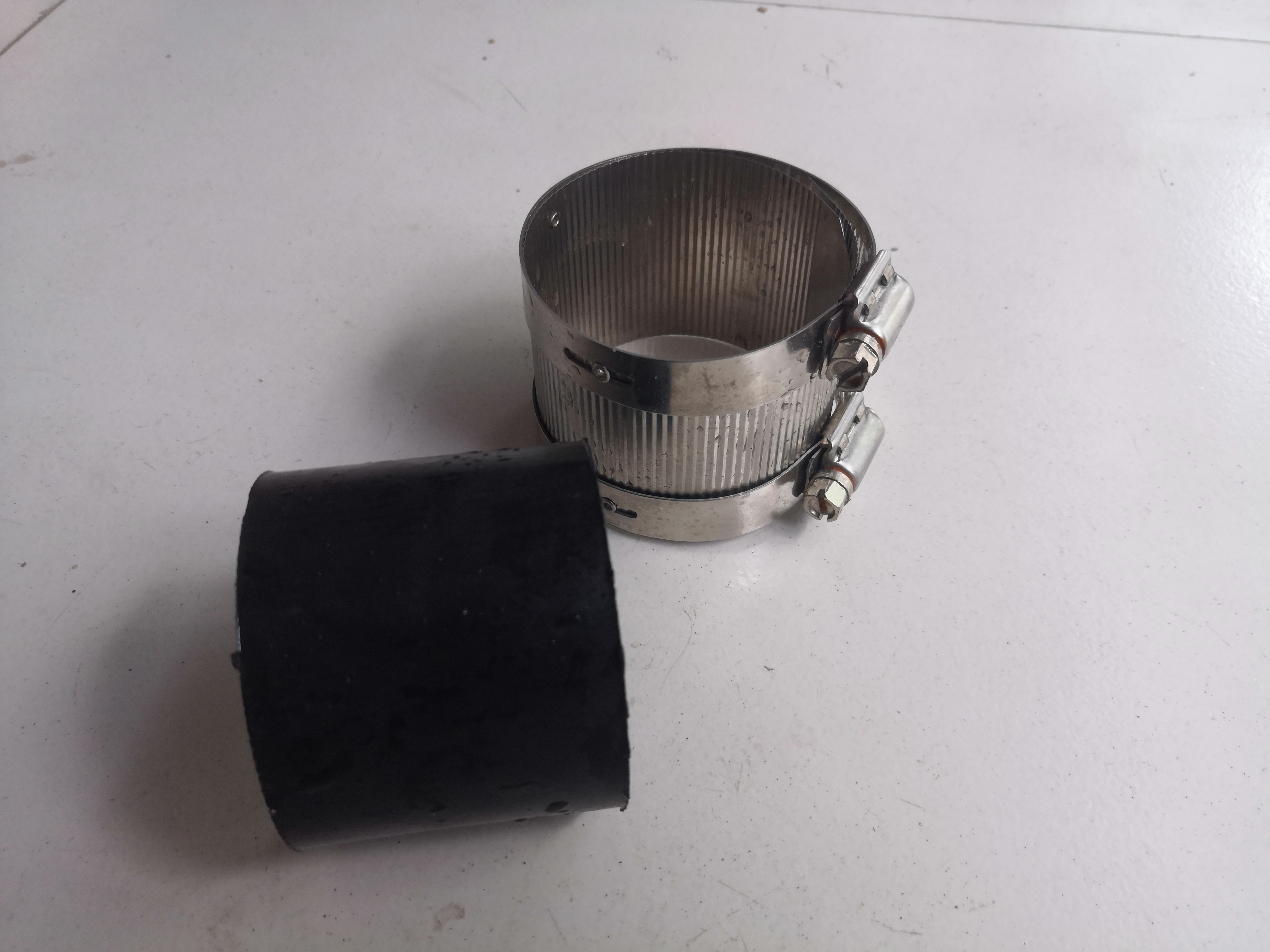 老小区铸铁排水管漏水怎么办,老小区铸铁管漏水怎么修补