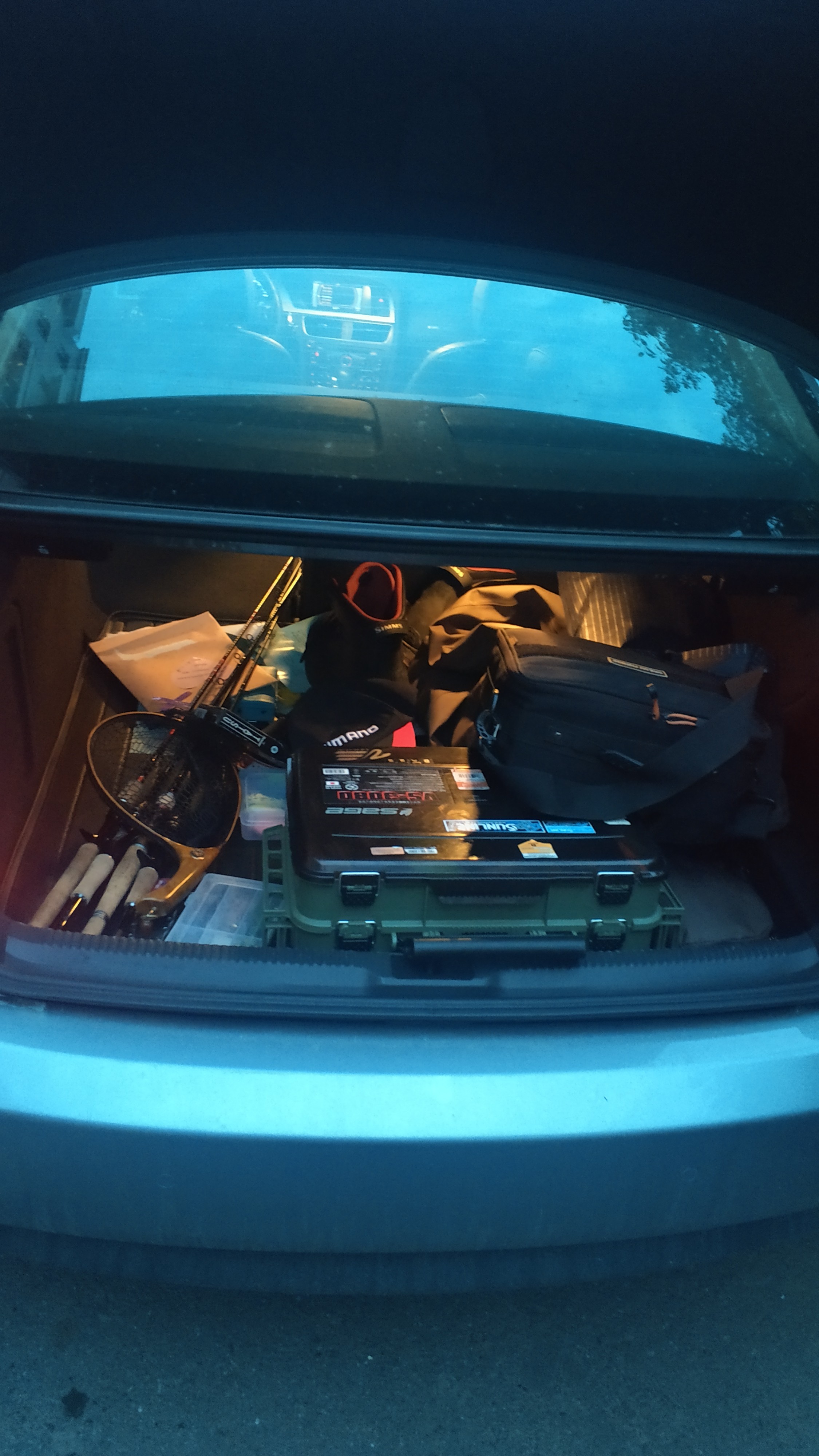 很惬意的路亚钓鱼,房车路亚野钓