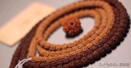 盘了100年的文玩核桃能卖多少钱,盘了1年的金刚