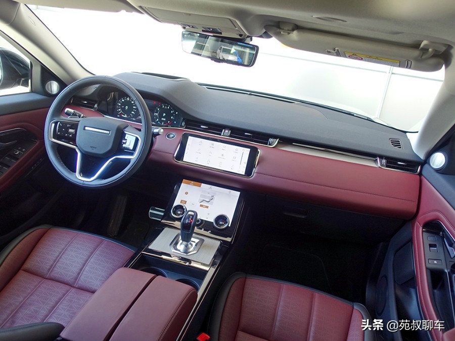 有颜值之后，空间也变得更宽敞，试驾路虎揽胜极光L