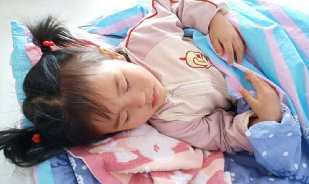 家长发现孩子偏矮时该如何处理,怎么判断自家娃矮小