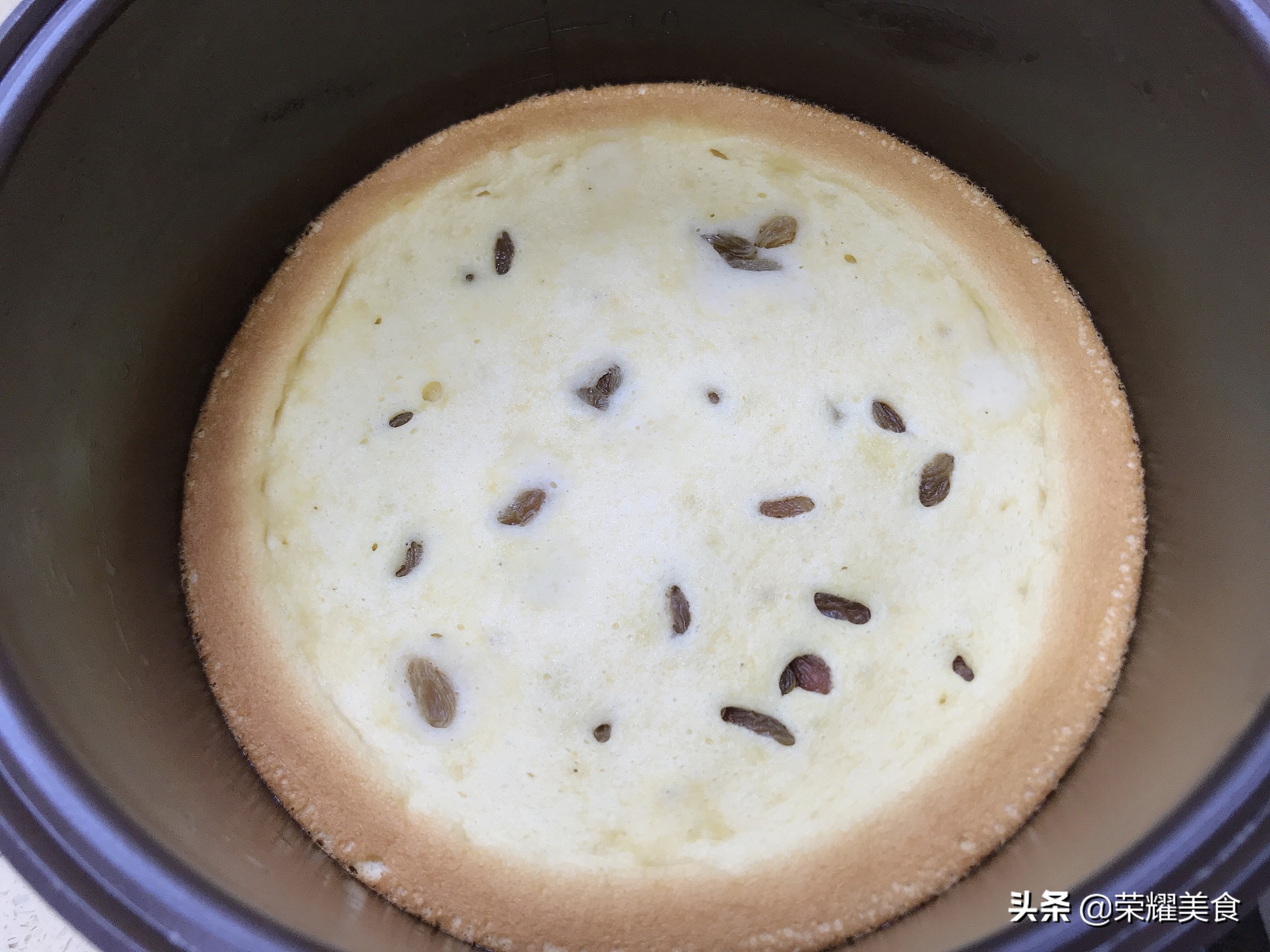 电饭煲做蛋糕简单好吃不用搅拌机,教你用电饭煲做蛋糕方法一学就会