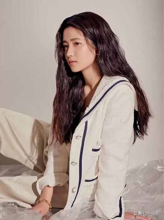 金泰梨齐刘海造型拍写真,金泰梨帅气写真