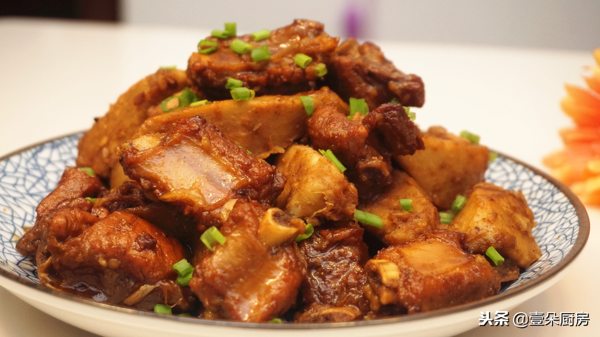 怎样用电饭锅不加一滴水炖排骨,如何用电饭煲做排骨好吃