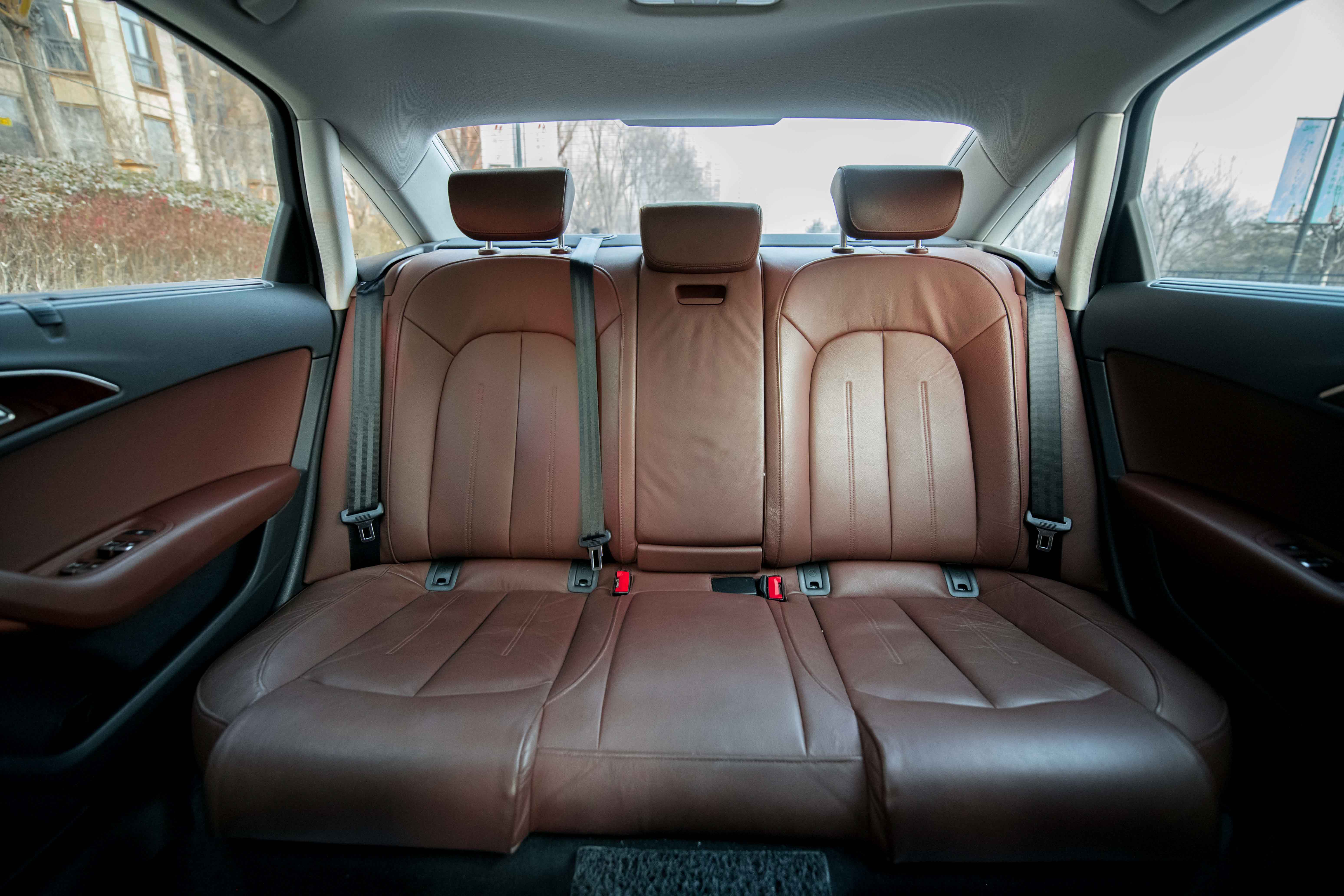 18款奥迪a6l3.0t四驱发动机,能文能武的帅哥