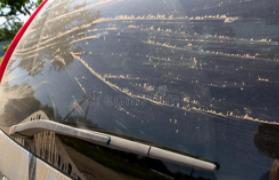 玻璃老是檫不干净吗？还有如何处理机油进水的判断和解决办法