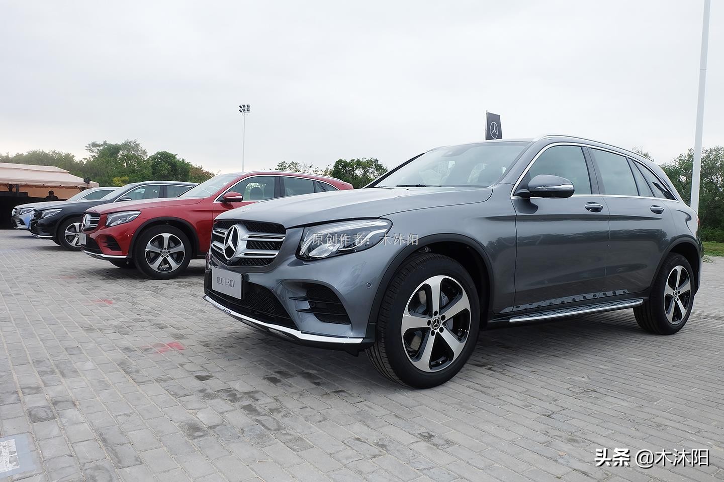 曾经和路虎齐名的越野车,新款路虎价格为何那么高