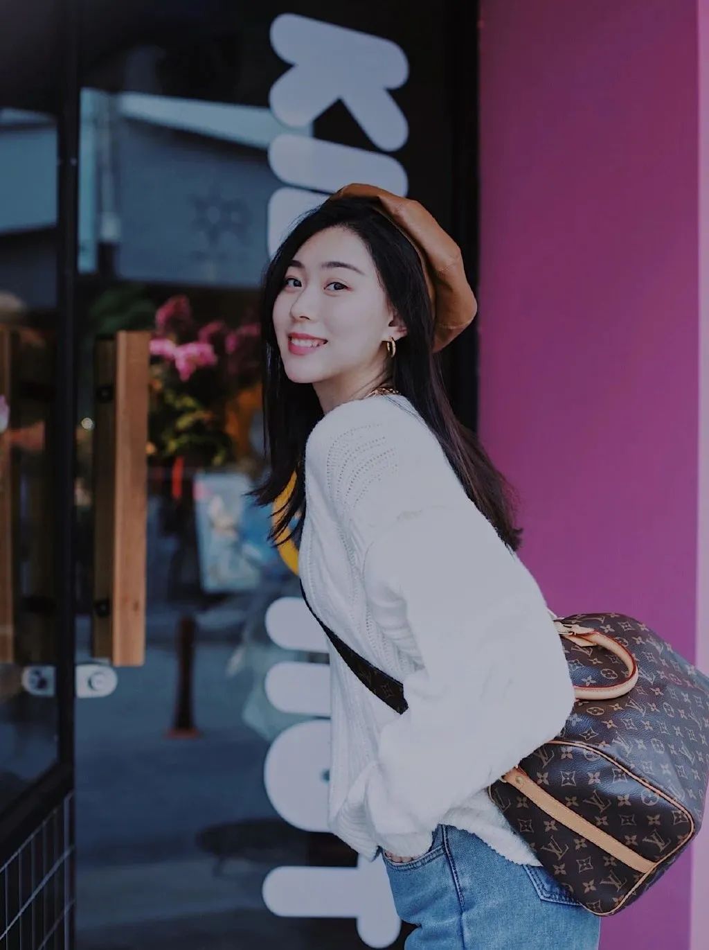 不露胸,不卖肉!照样圈粉百万!这才是最该被吹爆的真女神好吗